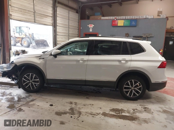 2020 Volkswagen Tiguan SE with VIN 3VV3B7AX4LM141023, listed as a IAAI auction lot 41521923 with 69,479 mi miles and . Bid and sale history available at DreamBid. Image 15.