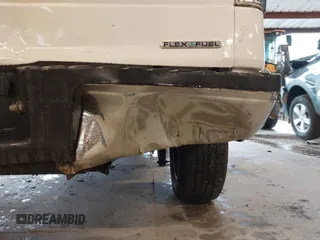 2013 Ford F-150 XL с VIN 1FTMF1CF2DFD52330, выставлен на аукционе IAAI как лот 42527052 с пробегом 173 898 миль миль и . История ставок и продаж доступна на DreamBid. Изображение 20.
