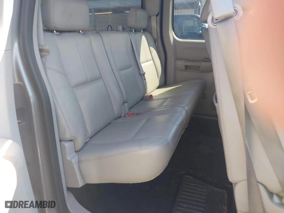2008 Chevrolet Silverado 1500 LT w/1LT with VIN 2GCEC19C781230022, listed as a IAAI auction lot 41640480 with 323,699 mi miles. Bid and sale history available at carsss.com. Image 8.