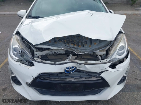 2015 Toyota Prius c One with VIN JTDKDTB3XF1097538, listed as a IAAI auction lot 42031057 with 100,847 mi miles. Bid and sale history available at carsss.com. Image 6.