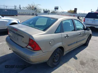 2004 Ford Focus z VIN 1FAFP33Z24W149701, wystawiony jako IAAI lot #42360188 z przebiegiem 152 415 mil mil oraz . Historia ofert i sprzedaży dostępna na DreamBid. Obrazek 4.