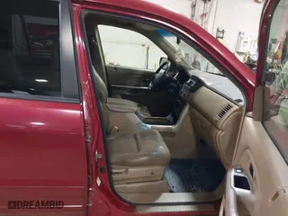 2004 Honda Pilot EX with VIN 2HKYF18584H588973, listed as a IAAI auction lot 41800129 with 221,498 mi miles. Bid and sale history available at carsss.com. Image 5.