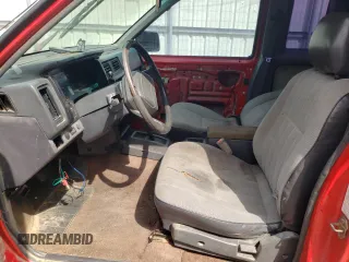 1993 Nissan Frontier z VIN 1N6SD16S1PC347211, wystawiony jako Copart lot #68089234 z przebiegiem 298 344 mil mil oraz Czysty tytuł • Clean title. Historia ofert i sprzedaży dostępna na DreamBid. Obrazek 7.