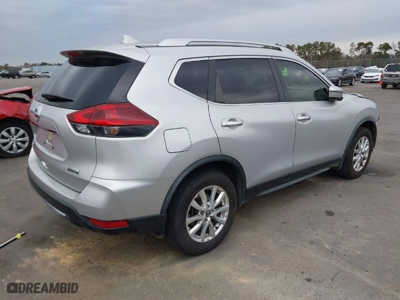 2020 Nissan Rogue SV with VIN JN8AT2MT2LW035494, listed as a IAAI auction lot 41362917 with 88,443 mi miles. Bid and sale history available at carsss.com. Image 4.