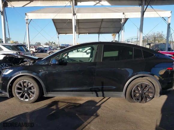 2022 Tesla Model X Plaid with VIN 7SAXCBE60NF351288, listed as a IAAI auction lot 40847518 with NaN miles. Bid and sale history available at carsss.com. Image 14.