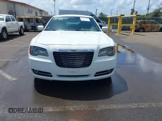 2012 Chrysler 300 S z VIN 2C3CCABG5CH115766, wystawiony jako IAAI lot #41893708 z przebiegiem 129 260 mil mil oraz . Historia ofert i sprzedaży dostępna na DreamBid. Obrazek 12.