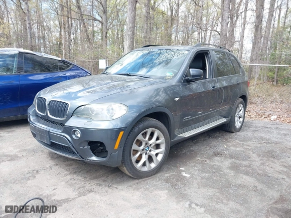 2011 BMW X5 35i with VIN 5UXZV4C56BL406632, listed as a IAAI auction lot 41981590 with 168,534 mi miles. Bid and sale history available at carsss.com. Image 2.