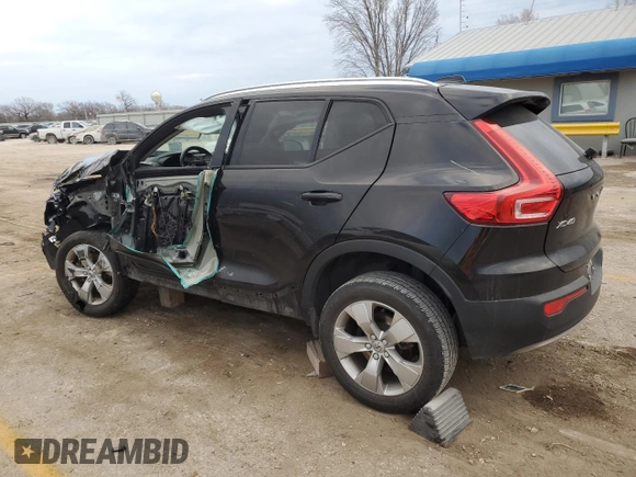 2020 Volvo XC40 Momentum z VIN YV4162UK8L2328427, wystawiony jako Copart lot #86884844 z przebiegiem 112 103 mil mil oraz Szkoda całkowita • Salvage title. Historia ofert i sprzedaży dostępna na DreamBid. Obrazek 2.