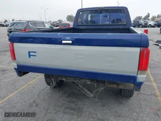 1989 Ford F-250 HD with VIN 1FTHX25G6KKA13830, listed as a IAAI auction lot 41701242 with 1,846 mi miles. Bid and sale history available at carsss.com. Image 6.