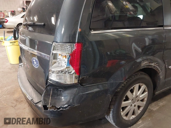 2012 Chrysler Town & Country Touring with VIN 2C4RC1BG5CR283049, listed as a IAAI auction lot 41237753 with 170,224 mi miles. Bid and sale history available at carsss.com. Image 6.
