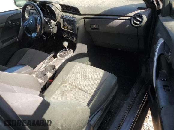 2012 Scion tC z VIN JTKJF5C70C3034928, wystawiony jako Copart lot #61272465 z przebiegiem 183 054 mil mil oraz Szkoda całkowita • Salvage title. Historia ofert i sprzedaży dostępna na DreamBid. Obrazek 8.