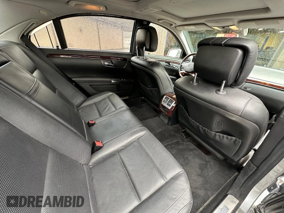 2012 Mercedes-Benz S 550 z VIN WDDNG9EB2CA444811, wystawiony jako Copart lot #58152575 z przebiegiem 127 847 mil mil oraz Czysty tytuł • Clean title. Historia ofert i sprzedaży dostępna na DreamBid. Obrazek 6.