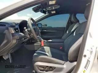 2025 Toyota Camry LE z VIN 4T1DAACK2SU556335, wystawiony jako Copart lot #57317485 z przebiegiem 3 410 mil mil oraz Szkoda całkowita • Salvage title. Historia ofert i sprzedaży dostępna na DreamBid. Obrazek 7.