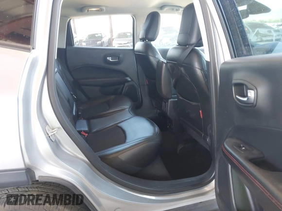 2019 Jeep Compass Trailhawk z VIN 3C4NJDDB1KT812953, wystawiony jako IAAI lot #42178451 z przebiegiem 76 269 mil mil oraz . Historia ofert i sprzedaży dostępna na DreamBid. Obrazek 8.