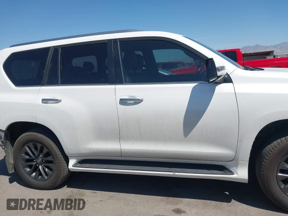 2021 Lexus GX 460 Premium z VIN JTJAM7BX2M5272499, wystawiony jako IAAI lot #42014680 z przebiegiem 90 550 mil mil oraz . Historia ofert i sprzedaży dostępna na DreamBid. Obrazek 14.