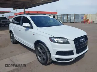 2013 Audi Q7 3.0T S line Prestige with VIN WA1DGAFE6DD006769, listed as a IAAI auction lot 41902696 with 221,058 mi miles. Bid and sale history available at carsss.com. Image 1.