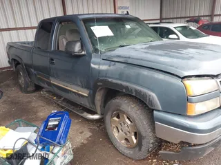 2006 Chevrolet Silverado 1500 LT1 with VIN 1GCEK19B86E186215, listed as a IAAI auction lot 41190630 with 394,548 mi miles. Bid and sale history available at carsss.com. Image 1.