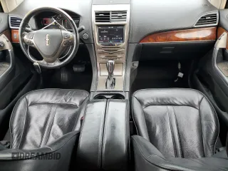2012 Lincoln MKX z VIN 2LMDJ8JK9CBL16111, wystawiony jako Copart lot #56939825 z przebiegiem 167 420 mil mil oraz Szkody całkowita. Historia ofert i sprzedaży dostępna na DreamBid. Obrazek 8.