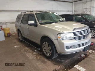 2007 Lincoln Navigator z VIN 5LMFU28547LJ18998, wystawiony jako IAAI lot #42515060 z przebiegiem 209 814 mil mil oraz . Historia ofert i sprzedaży dostępna na DreamBid. Obrazek 1.