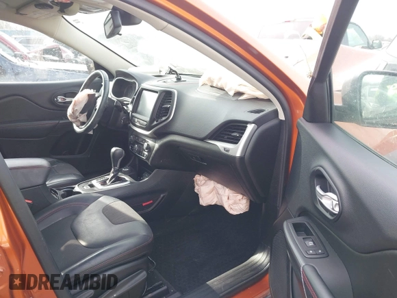 2015 Jeep Cherokee Trailhawk with VIN 1C4PJMBB3FW642266, listed as a IAAI auction lot 41510571 with 72,030 mi miles and . Bid and sale history available at DreamBid. Image 5.