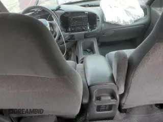 1999 Ford Expedition XLT with VIN 1FMPU18L6XLA61106, listed as a Copart auction lot 62688735 with 105,551 mi miles and Salvage title. Bid and sale history available at DreamBid. Image 8.