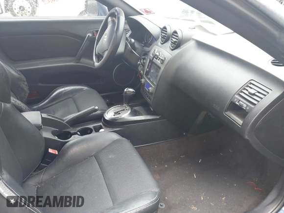 2008 Hyundai Tiburon GT z VIN KMHHN66F98U281833, wystawiony jako IAAI lot #42242717 z przebiegiem 123 291 mil mil oraz . Historia ofert i sprzedaży dostępna na DreamBid. Obrazek 5.