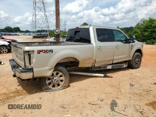 2017 Ford F-250 Lariat z VIN 1FT7W2BTXHEC94053, wystawiony jako Copart lot #61049155 z przebiegiem 57 994 mil mil oraz Szkoda całkowita • Salvage title. Historia ofert i sprzedaży dostępna na DreamBid. Obrazek 3.