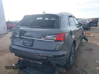 2024 Audi Q5 S line Premium z VIN WA1GAAFY7R2126513, wystawiony jako IAAI lot #41083660 z przebiegiem 927 mil mil oraz . Historia ofert i sprzedaży dostępna na DreamBid. Obrazek 4.