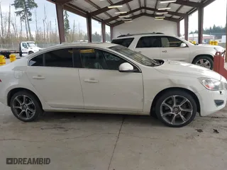 2013 Volvo S60 T6 R-Design Platinum with VIN YV1902FH2D1218127, listed as a IAAI auction lot 41901029 with 97,741 mi miles. Bid and sale history available at carsss.com. Image 13.