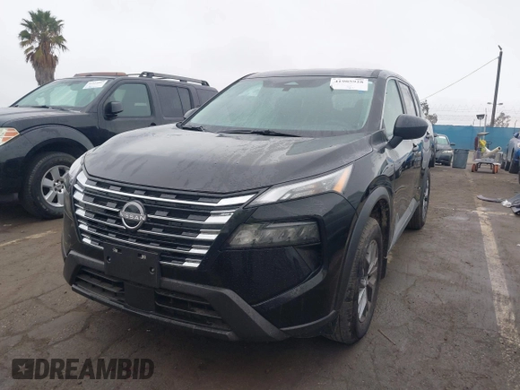 2025 Nissan Rogue S z VIN 5N1BT3ABXSC765294, wystawiony jako IAAI lot #41905928 z przebiegiem 600 mil mil oraz . Historia ofert i sprzedaży dostępna na DreamBid. Obrazek 18.