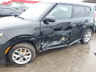 2020 Kia Soul S with VIN KNDJ23AU6L7121354, listed as a IAAI auction lot 41522878 with 79,136 mi miles. Bid and sale history available at carsss.com. Image 6.