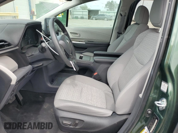 2024 Toyota Sienna LE z VIN 5TDBRKEC7RS187146, wystawiony jako Copart lot #56322655 z przebiegiem 21 611 mil mil oraz Szkoda całkowita • Salvage title. Historia ofert i sprzedaży dostępna na DreamBid. Obrazek 7.