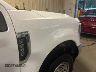 2019 Ford F-250 XL z VIN 1FT7W2B68KEF37148, wystawiony jako IAAI lot #42569097 z przebiegiem 201 085 mil mil oraz . Historia ofert i sprzedaży dostępna na DreamBid. Obrazek 5.