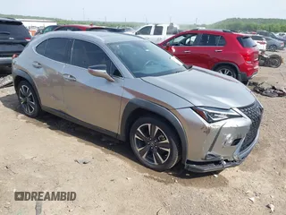 2019 Lexus UX 200 z VIN JTHY3JBH3K2018873, wystawiony jako IAAI lot #42261050 z przebiegiem 56 378 mil mil oraz . Historia ofert i sprzedaży dostępna na DreamBid. Obrazek 1.