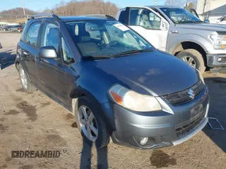 2008 Suzuki SX4 with VIN JS2YB417185102945, listed as a IAAI auction lot 41752107 with 164,656 mi miles. Bid and sale history available at carsss.com. Image 1.