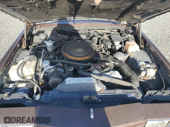 1985 Oldsmobile Toronado Custom Brougham z VIN 1G3EZ57Y6FE321802, wystawiony jako Copart lot #77305454 z przebiegiem 51 559 mil mil oraz Szkoda całkowita • Salvage title. Historia ofert i sprzedaży dostępna na DreamBid. Obrazek 11.