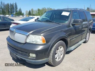 2005 Lincoln Navigator Luxury with VIN 5LMFU27535LJ04900, listed as a IAAI auction lot 42050316 with 293,904 mi miles. Bid and sale history available at carsss.com. Image 6.