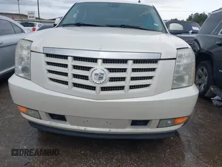 2008 Cadillac Escalade with VIN 1GYEC63878R219699, listed as a IAAI auction lot 41474186 with 214,080 mi miles. Bid and sale history available at carsss.com. Image 6.