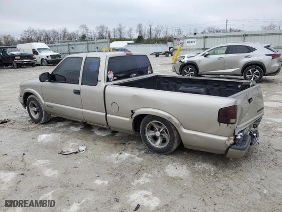 1998 Chevrolet S-10 LS with VIN 1GCCS1941W8238856, listed as a Copart auction lot 81976454 with 366,969 mi miles and Salvage Title. Bid and sale history available at carsss.com. Image 2.
