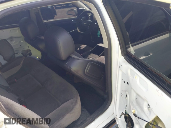 2012 Chevrolet Impala Police Police z VIN 2G1WD5E31C1161764, wystawiony jako IAAI lot #41918458 z przebiegiem 88 066 mil mil oraz . Historia ofert i sprzedaży dostępna na DreamBid. Obrazek 8.