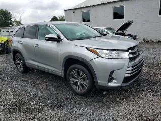 2018 Toyota Highlander LE with VIN 5TDBZRFH0JS841346, listed as a Copart auction lot 58398885 with 61,935 mi miles and Salvage title. Bid and sale history available at DreamBid. Image 4.