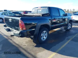 2015 Toyota Tacoma PreRunner z VIN 5TFJX4GN4FX039649, wystawiony jako IAAI lot #41240801 z przebiegiem 233 108 mil mil oraz . Historia ofert i sprzedaży dostępna na DreamBid. Obrazek 4.