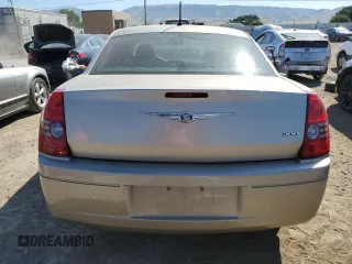 2008 Chrysler 300 LX z VIN 2C3KA43R68H177221, wystawiony jako Copart lot #56541605 z przebiegiem 141 637 mil mil oraz Szkoda całkowita • Salvage title. Historia ofert i sprzedaży dostępna na DreamBid. Obrazek 6.