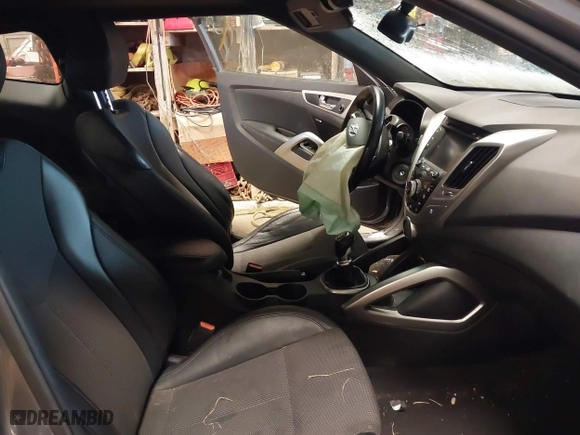 2016 Hyundai Veloster with VIN KMHTC6AD8GU267426, listed as a IAAI auction lot 41349385 with 114,245 mi miles. Bid and sale history available at carsss.com. Image 5.