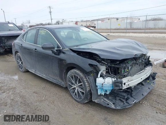 2021 Toyota Camry SE Nightshade with VIN 4T1G11AK4MU573284, listed as a IAAI auction lot 41701923 with 130,160 mi miles. Bid and sale history available at carsss.com. Image 1.