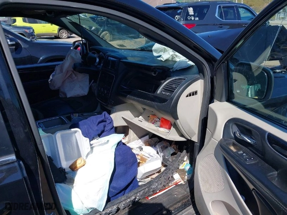2019 Dodge Grand Caravan SXT with VIN 2C4RDGCG1KR748181, listed as a IAAI auction lot 40500817 with 90,794 mi miles. Bid and sale history available at carsss.com. Image 5.