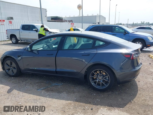 2023 Tesla Model 3 z VIN 5YJ3E1EAXPF414646, wystawiony jako IAAI lot #39514743 z przebiegiem 10 529 mil mil oraz . Historia ofert i sprzedaży dostępna na DreamBid. Obrazek 14.