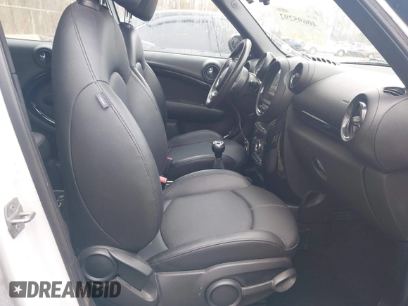 2014 MINI Countryman S with VIN WMWZC3C55EWP52138, listed as a IAAI auction lot 40695292 with 83,083 mi miles and . Bid and sale history available at DreamBid. Image 5.