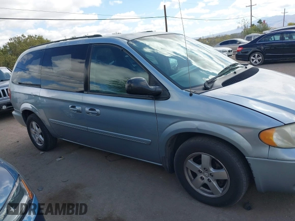 2005 Dodge Caravan SXT with VIN 2D4GP44L75R193138, listed as a IAAI auction lot 42073429 with 206,915 mi miles and . Bid and sale history available at DreamBid. Image 13.