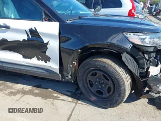 2020 Ford Police Interceptor Utility z VIN 1FM5K8AB7LGC00931, wystawiony jako IAAI lot #41598554 z przebiegiem 92 886 mil mil oraz . Historia ofert i sprzedaży dostępna na DreamBid. Obrazek 18.